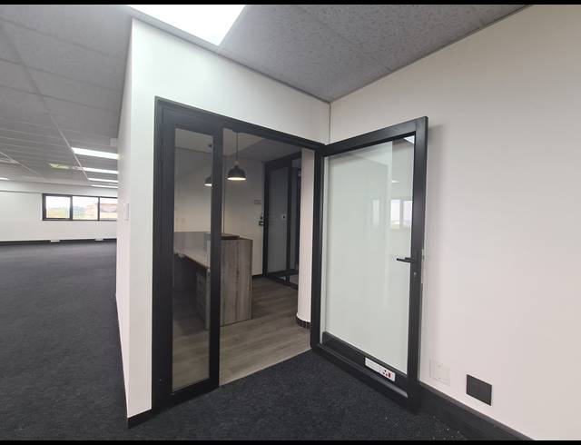 738.40M² OFFICE TO LET IN CARLSWALD